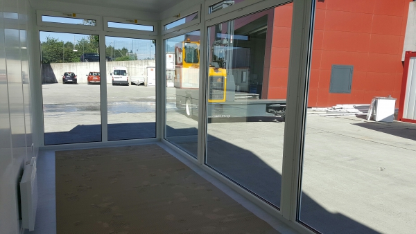 Bürocontainer 20 Fuss IP-Verglasung