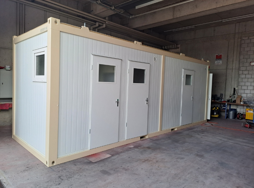 Sanitärcontainer mit Fäkalienpumpe